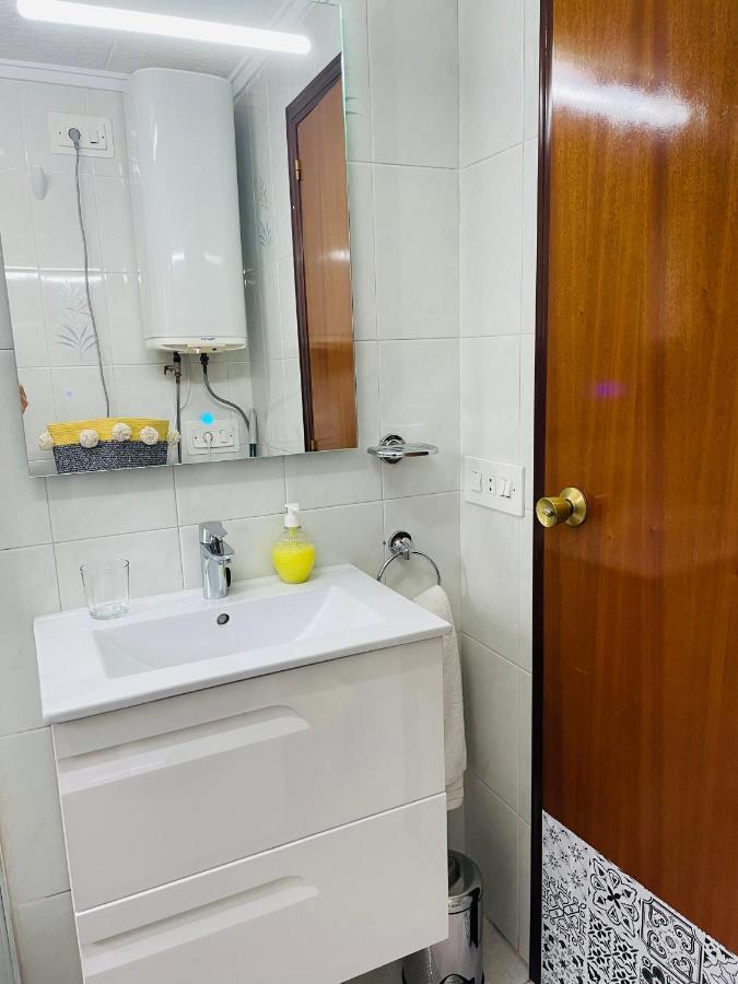 Cozy 2-Bedroom Serviced Apartment With Netflix Sagunto Eksteriør billede