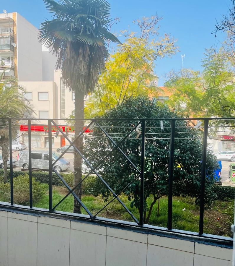 Cozy 2-Bedroom Serviced Apartment With Netflix Sagunto Eksteriør billede